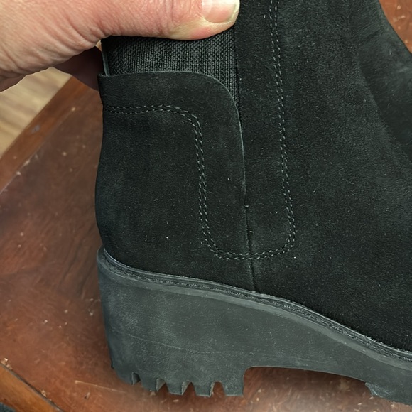 Dolce vita size 7 black suede Chelsea booties slip ons 2” heel brand new - Picture 4 of 7